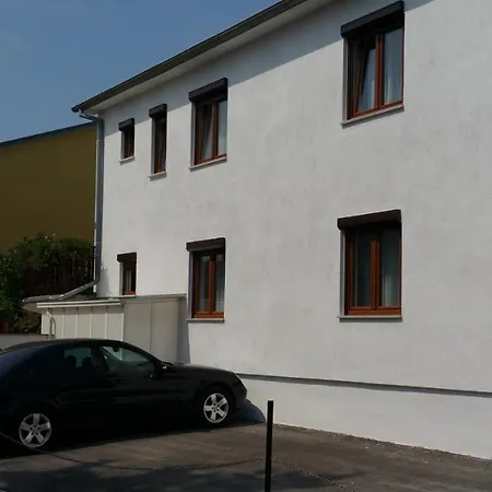 Family Friendly With A Swimming Pool - 7610 Apartment *