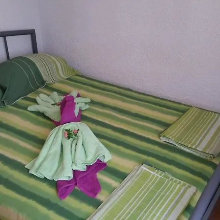 Apartment Family Friendly With A Swimming Pool - 7610 Pula