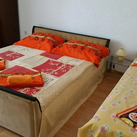 Apartment Family Friendly With A Swimming Pool - 7610