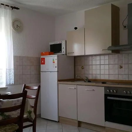 Family Friendly With A Swimming Pool - 7610 * Pula