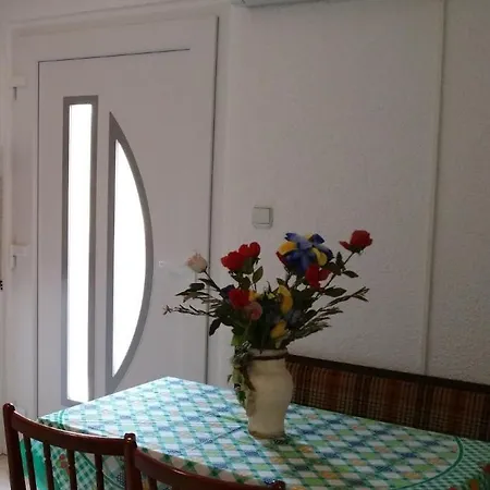 Family Friendly With A Swimming Pool - 7610 Apartment Pula