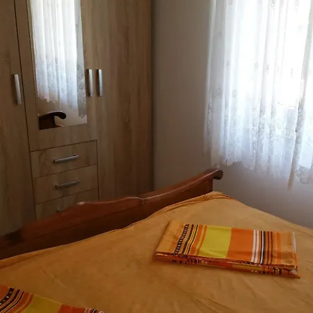 Family Friendly With A Swimming Pool - 7610 Pula