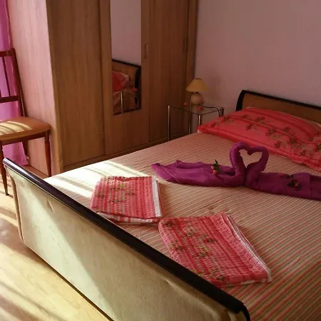 Apartment Family Friendly With A Swimming Pool - 7610