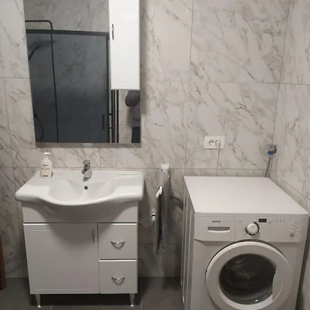 Apartment Family Friendly With A Swimming Pool - 7610 Pula